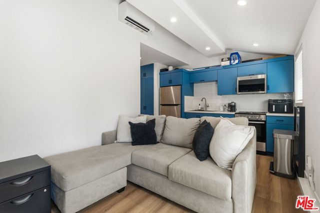 7020 Oakdale Avenue, Winnetka, CA 91306