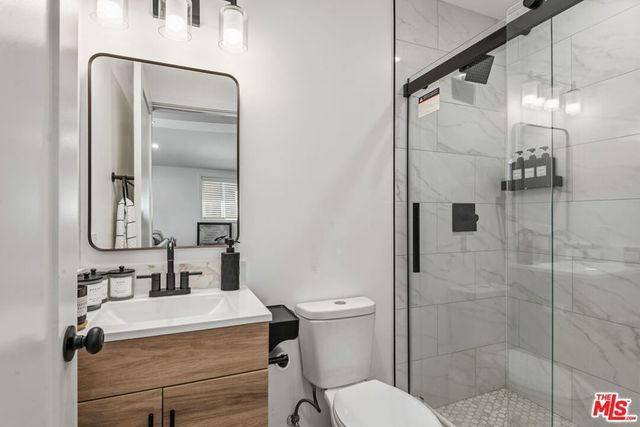 7020 Oakdale Avenue, Winnetka, CA 91306