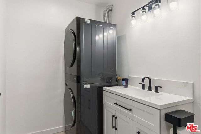 7020 Oakdale Avenue, Winnetka, CA 91306