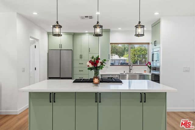 7020 Oakdale Avenue, Winnetka, CA 91306