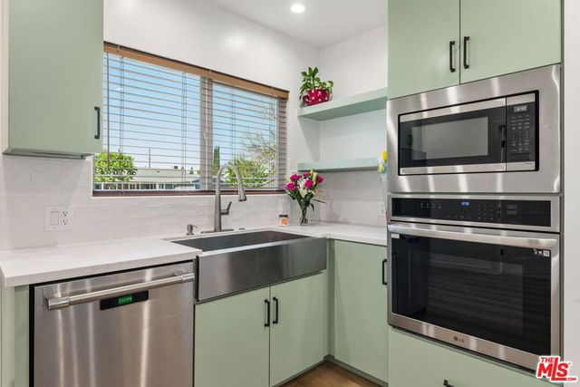 7020 Oakdale Avenue, Winnetka, CA 91306