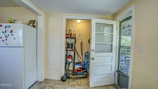 349 Old Thomas Bridge Road, Bluff City, TN 37618