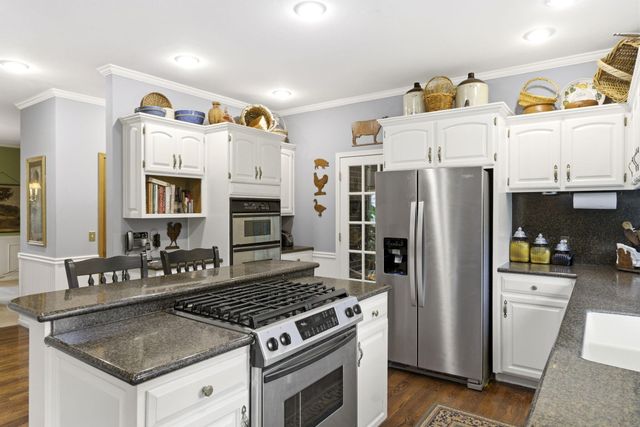 3850 E Country Place, Springfield, MO 65809
