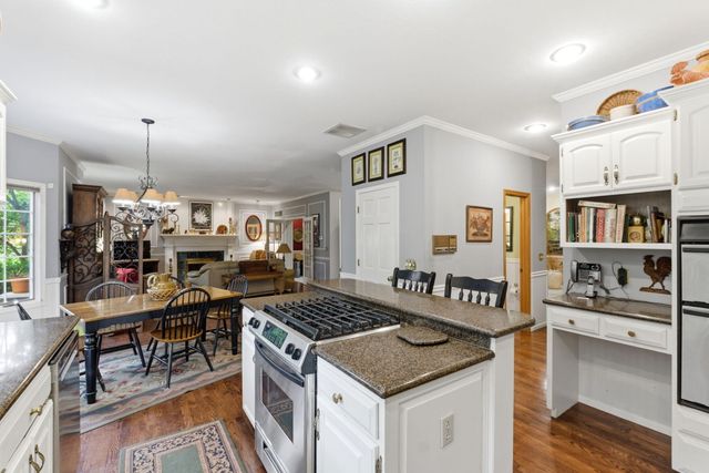 3850 E Country Place, Springfield, MO 65809