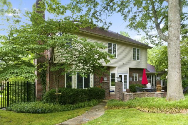 3850 E Country Place, Springfield, MO 65809
