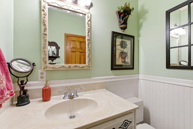 3850 E Country Place, Springfield, MO 65809