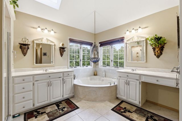 3850 E Country Place, Springfield, MO 65809