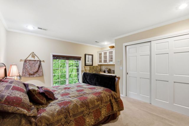3850 E Country Place, Springfield, MO 65809
