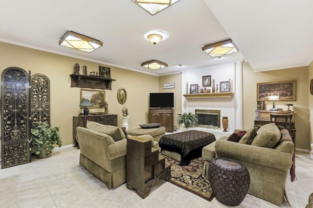 3850 E Country Place, Springfield, MO 65809