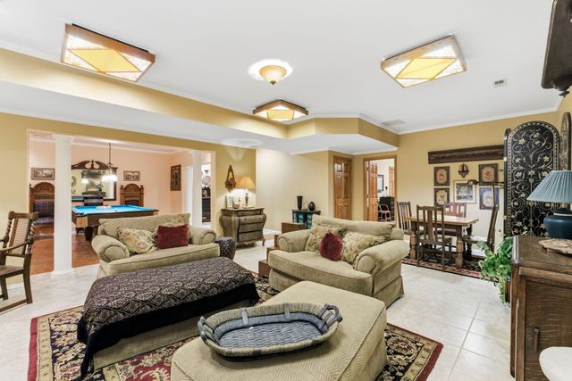 3850 E Country Place, Springfield, MO 65809