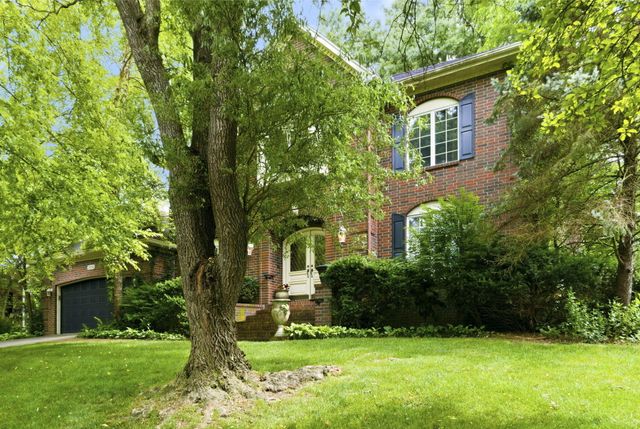 3850 E Country Place, Springfield, MO 65809
