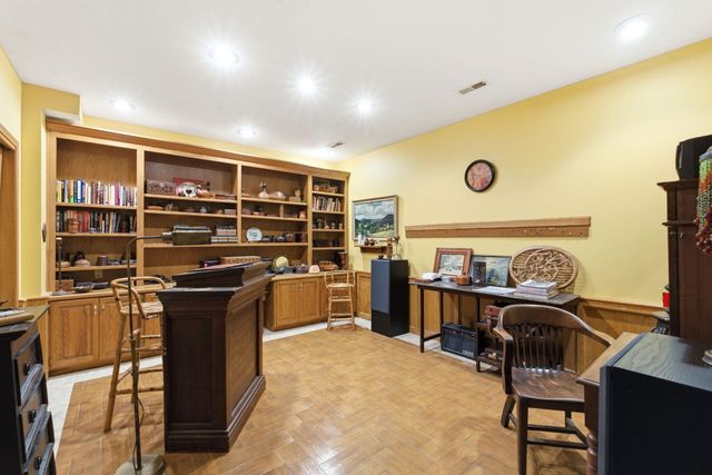 3850 E Country Place, Springfield, MO 65809