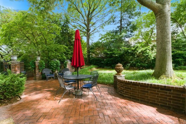 3850 E Country Place, Springfield, MO 65809