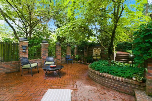 3850 E Country Place, Springfield, MO 65809