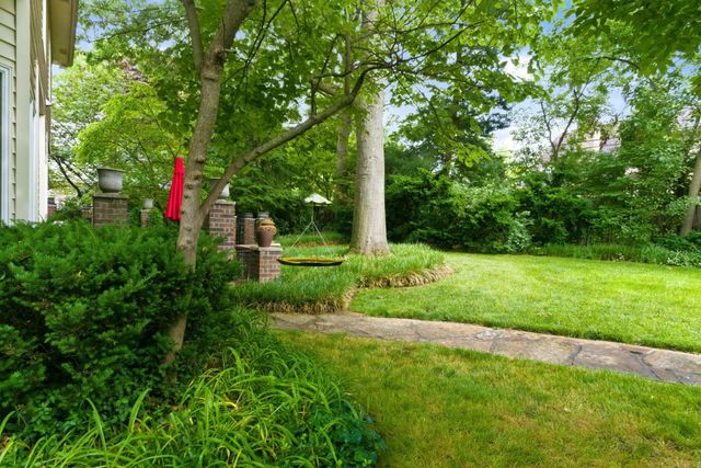 3850 E Country Place, Springfield, MO 65809