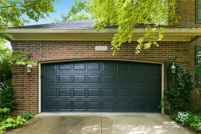 3850 E Country Place, Springfield, MO 65809