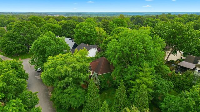 3850 E Country Place, Springfield, MO 65809