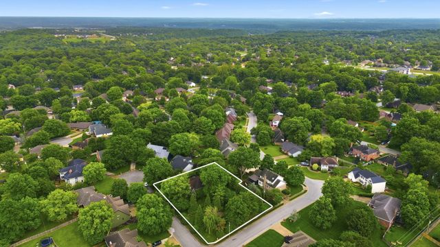 3850 E Country Place, Springfield, MO 65809