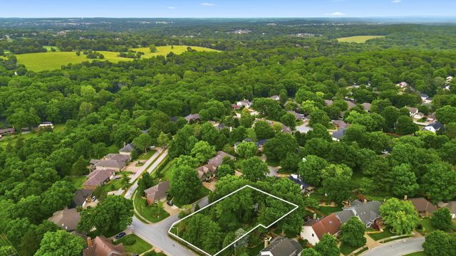 3850 E Country Place, Springfield, MO 65809
