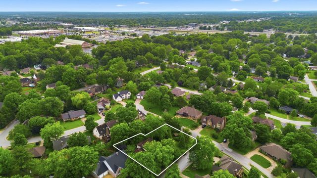 3850 E Country Place, Springfield, MO 65809