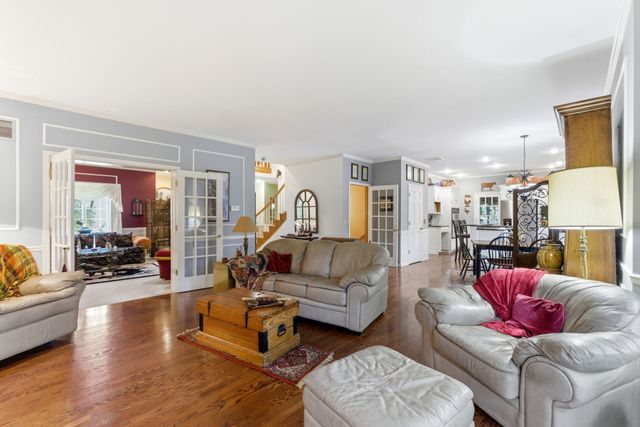 3850 E Country Place, Springfield, MO 65809