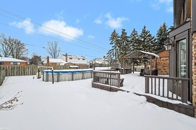 16246 Woodstream Drive, Clinton Township, MI 48038