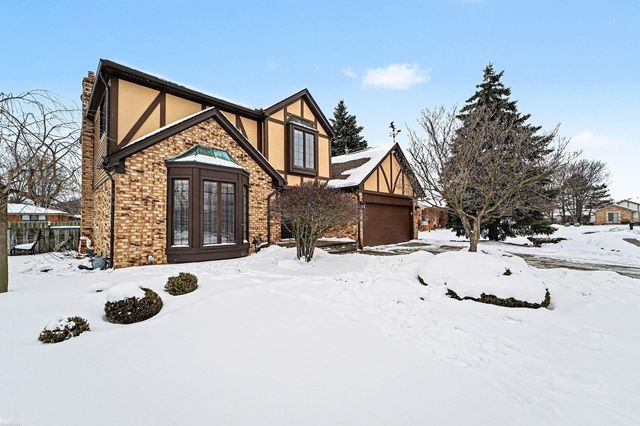 16246 Woodstream Drive, Clinton Township, MI 48038