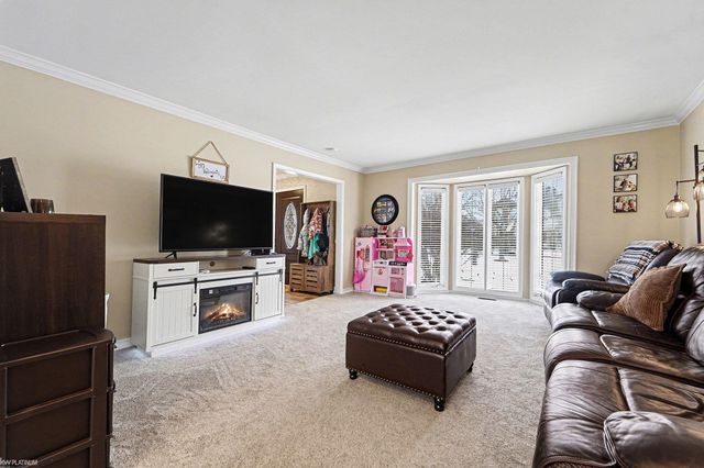 16246 Woodstream Drive, Clinton Township, MI 48038