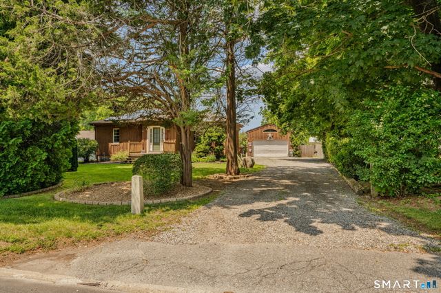 21 Goshen Road, Waterford, CT 06385