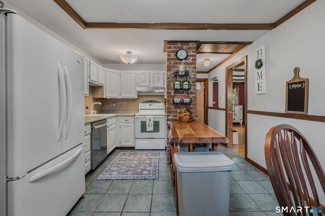 21 Goshen Road, Waterford, CT 06385
