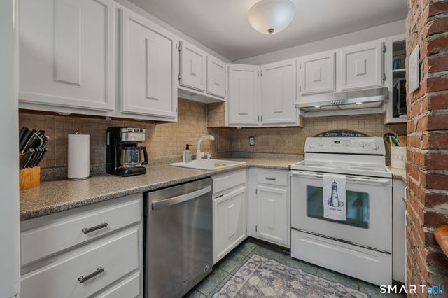 21 Goshen Road, Waterford, CT 06385