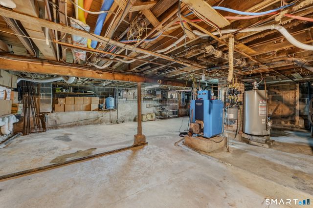 21 Goshen Road, Waterford, CT 06385