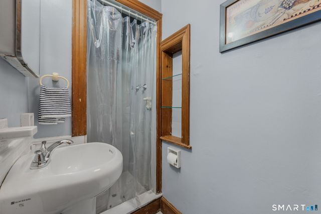 21 Goshen Road, Waterford, CT 06385