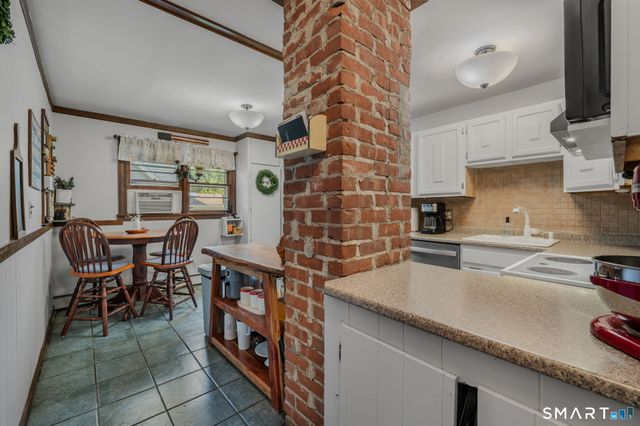 21 Goshen Road, Waterford, CT 06385