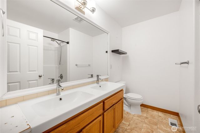 24416 26th Avenue S, Des Moines, WA 98198