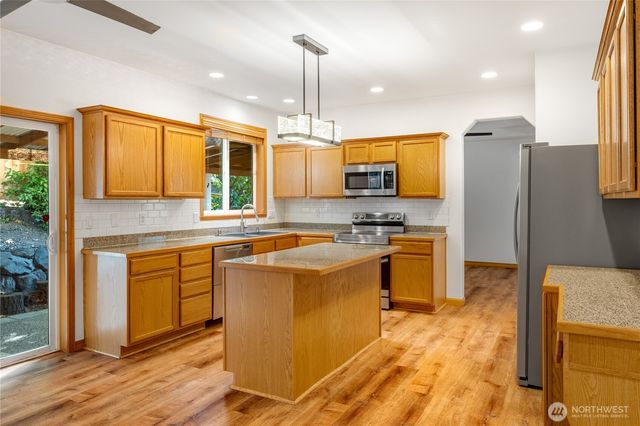 24416 26th Avenue S, Des Moines, WA 98198