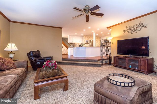 412 FOREST HILLS AVE, Philadelphia, PA 19116