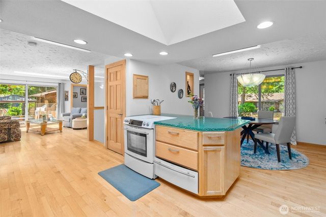 6912 43rd Loop SE, Olympia, WA 98503