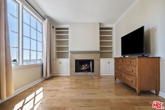 1478 Sunset Plaza Drive, West Hollywood, CA 90069