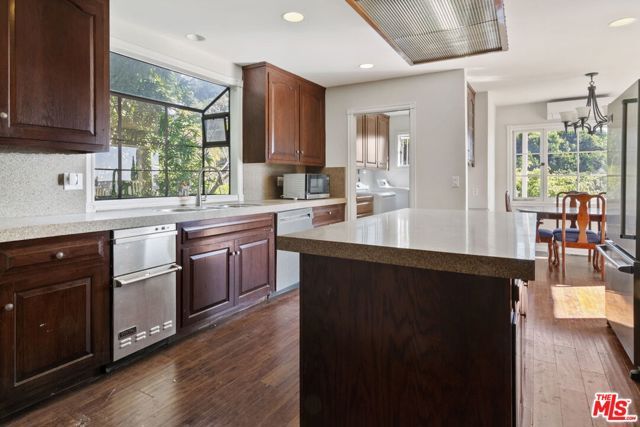 1478 Sunset Plaza Drive, West Hollywood, CA 90069