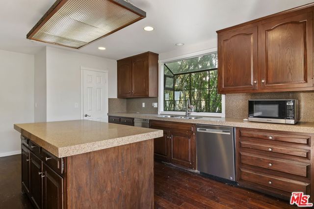 1478 Sunset Plaza Drive, West Hollywood, CA 90069