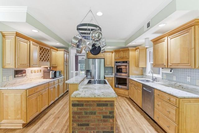 8154 MEADOW GLEN DR, Germantown, TN 38138