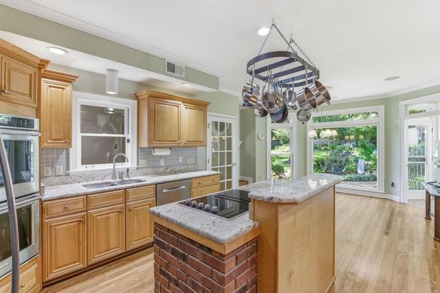 8154 MEADOW GLEN DR, Germantown, TN 38138