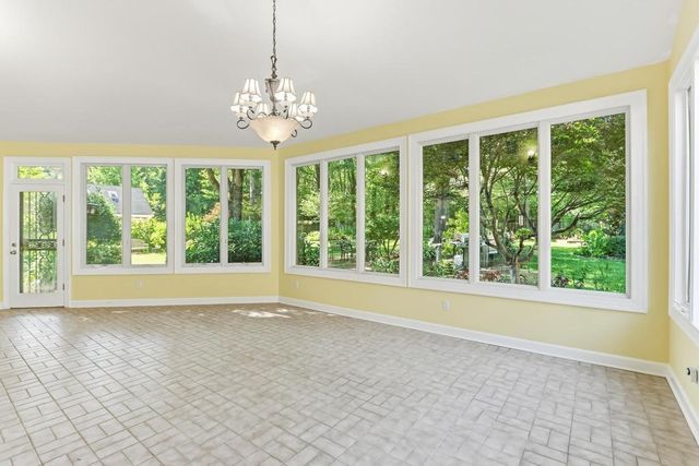 8154 MEADOW GLEN DR, Germantown, TN 38138