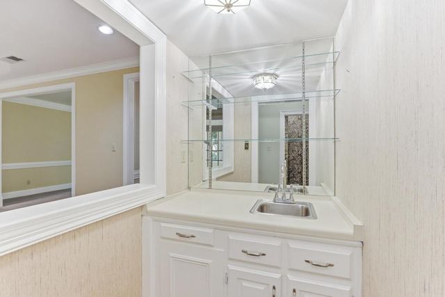 8154 MEADOW GLEN DR, Germantown, TN 38138