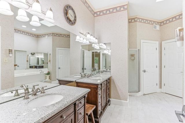 8154 MEADOW GLEN DR, Germantown, TN 38138