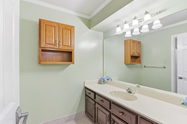 8154 MEADOW GLEN DR, Germantown, TN 38138