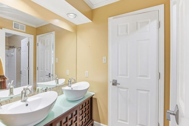 8154 MEADOW GLEN DR, Germantown, TN 38138