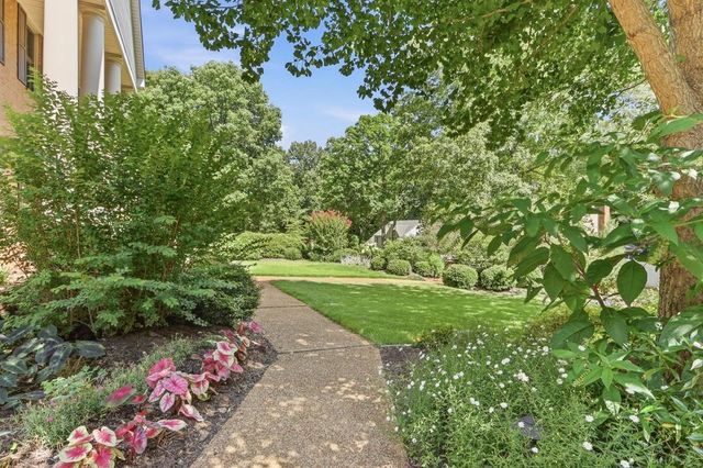8154 MEADOW GLEN DR, Germantown, TN 38138