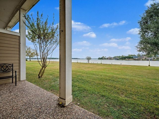 75 April Point Drive S, Conroe, TX 77356